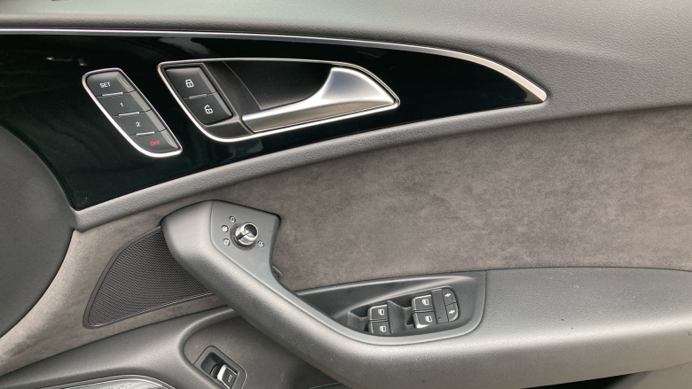 Audi A6 2.0 TDI Ultra Black Edition 5dr S Tronic Diesel Estate